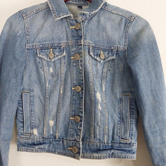 American Eagle distressed Jean Jacket Small, Faded Wash Size S/P Cropped Buttons - Picture 4 of 8